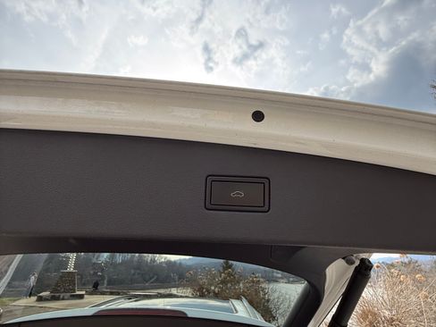 Used 2019 Volkswagen Tiguan SEL Premium R-Line image 8