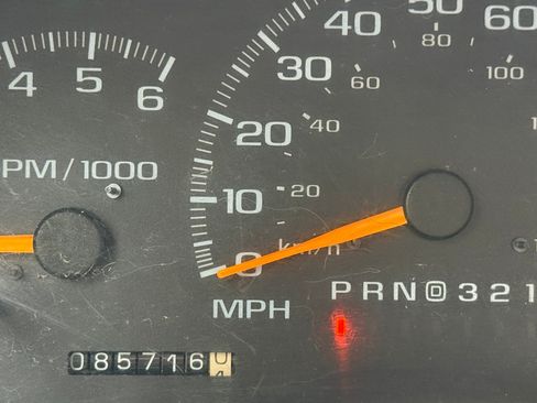 Used 2001 Chevrolet Silverado 3500 2WD Regular Cab HD image 12