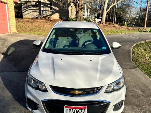 Used 2017 Chevrolet Sonic LT image 2