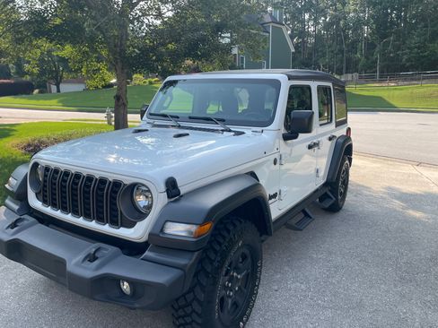 Used 2025 Jeep Wrangler Unlimited Sport AWD/4WD image 6