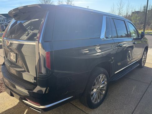 Used 2024 Cadillac Escalade ESV Premium Luxury AWD/4WD image 5