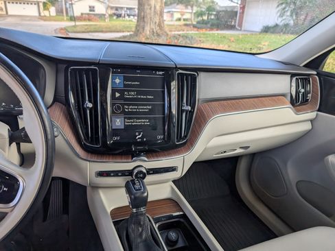 Used 2020 Volvo XC60 T5 Inscription image 11