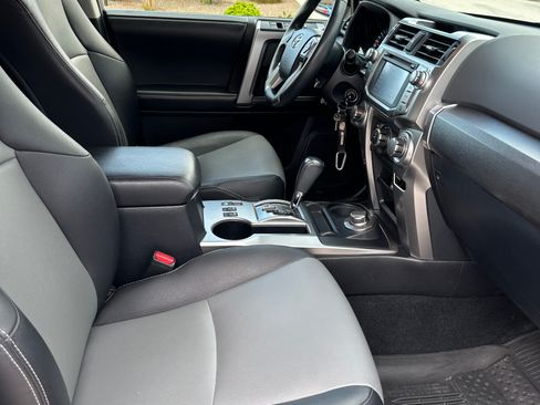 Used 2016 Toyota 4Runner SR5 Premium AWD/4WD image 15