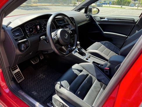 Used 2018 Volkswagen Golf 4-Door image 13