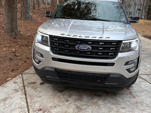 Used 2017 Ford Explorer Sport image 19