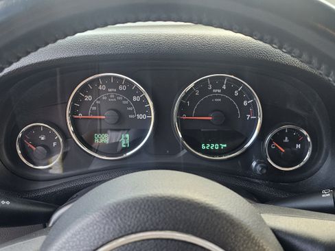 Used 2015 Jeep Wrangler Unlimited Sahara w/ Dual Top Group image 5