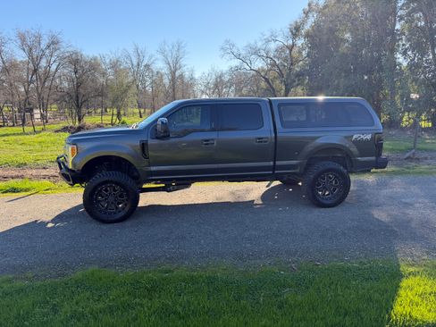Used 2017 Ford F250 Lariat w/ Lariat Ultimate Package image 8