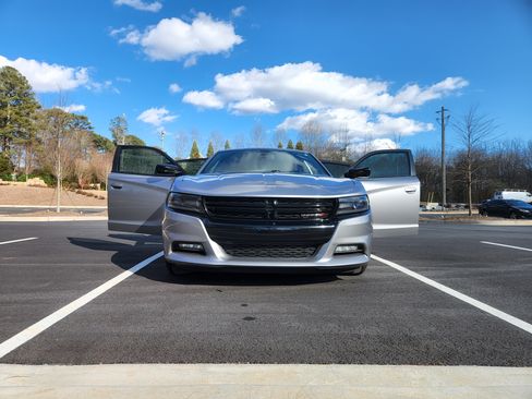 Used 2017 Dodge Charger R/T w/ Blacktop Package image 2