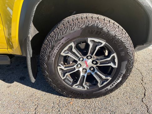 Used 2024 GMC Canyon AT4 w/ AT4 Premium Package image 10