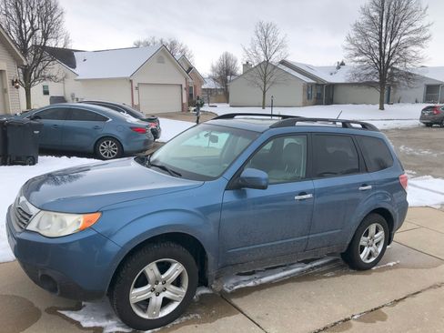 Used 2010 Subaru Forester 2.5X Premium w/ Popular Equipment Group 1A image 2