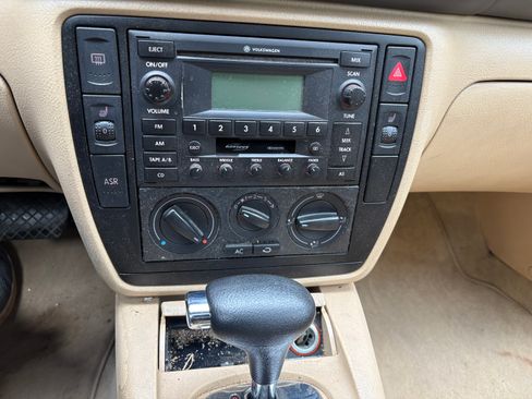 Used 2004 Volkswagen Passat GLS FWD image 12