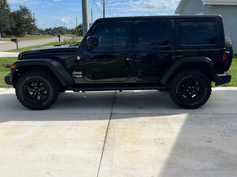 Used 2019 Jeep Wrangler Unlimited Sport S image 4