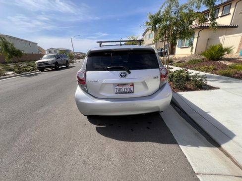 Used 2014 Toyota Prius C One image 2