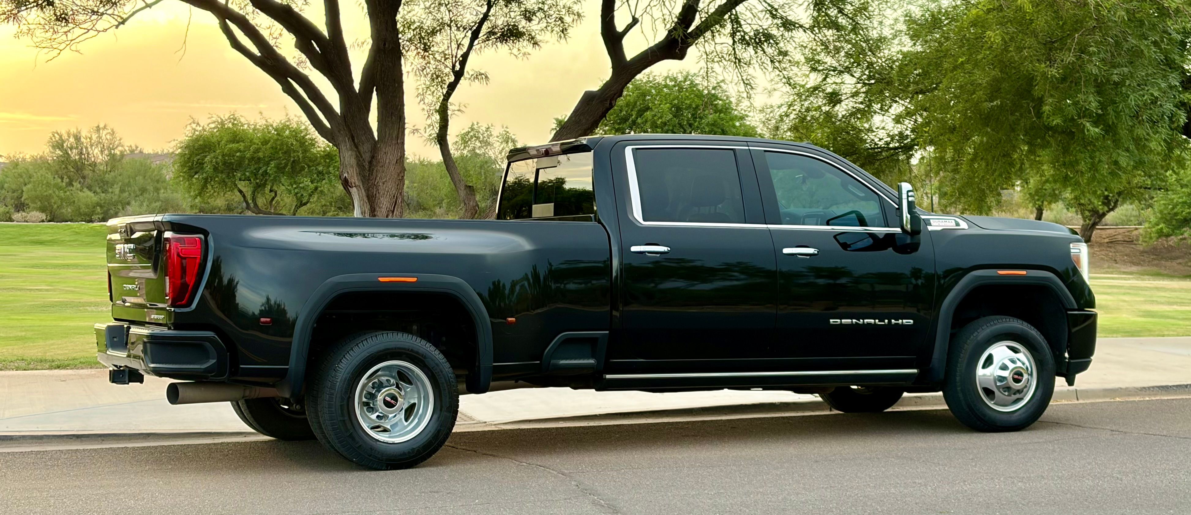 Used 2022 GMC Sierra 3500 Denali w/ Technology Package AWD/4WD image 4