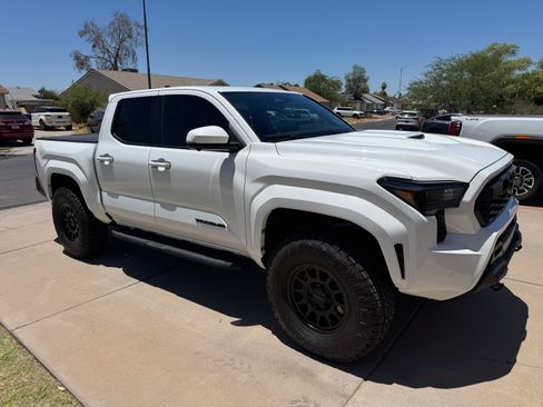 Used 2024 Toyota Tacoma TRD Sport w/ TRD Sport Premium Package AWD/4WD image 16
