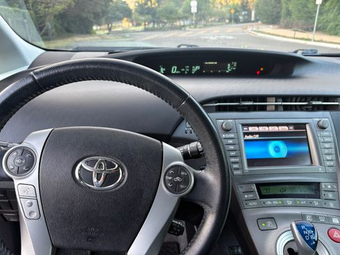 Used 2012 Toyota Prius Four w/ Deluxe Solar Roof Pkg FWD image 10