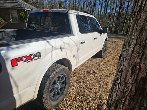 Used 2018 Ford F150 Lariat w/ Equipment Group 502A Luxury image 4