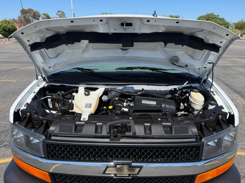 Used 2017 Chevrolet Express 2500 LT w/ LT Preferred Equipment Group RWD image 8