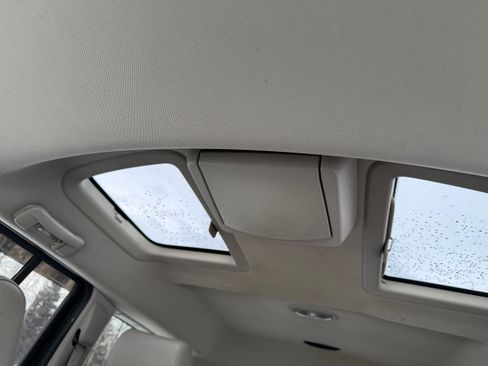 Used 2006 Jeep Commander Limited image 21