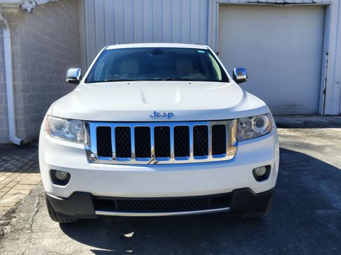 Used 2013 Jeep Grand Cherokee Overland image 4