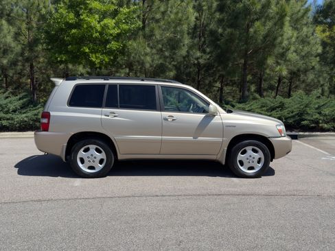 Used 2005 Toyota Highlander Limited AWD/4WD image 5
