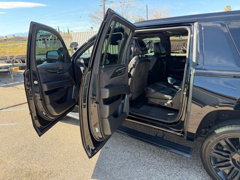 Used 2019 Cadillac Escalade ESV Platinum image 6