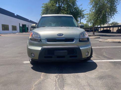 Used 2010 Kia Soul ! FWD image 6