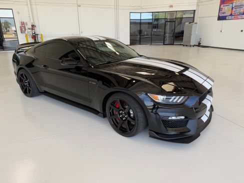 Used 2018 Ford Mustang Shelby GT350R w/ GT350R Equipment Group 920A RWD image 4
