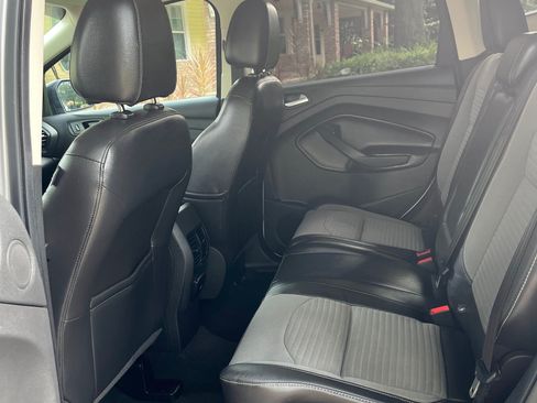 Used 2017 Ford Escape SE w/ Equipment Group 201A image 3