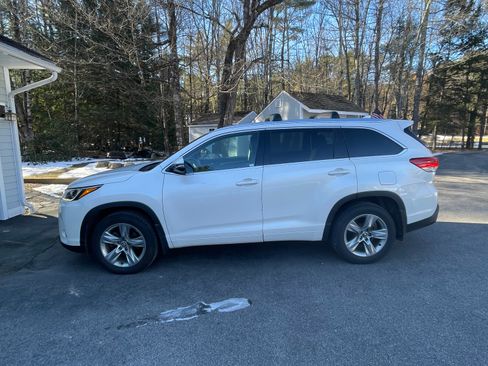 Used 2017 Toyota Highlander Limited image 13