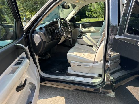 Used 2009 Chevrolet Silverado 1500 LT w/ Regional Value Package image 8