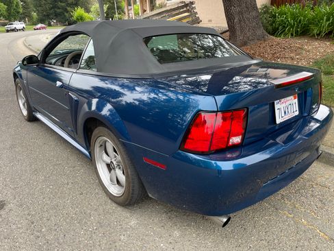 Used 2000 Ford Mustang Convertible RWD image 9