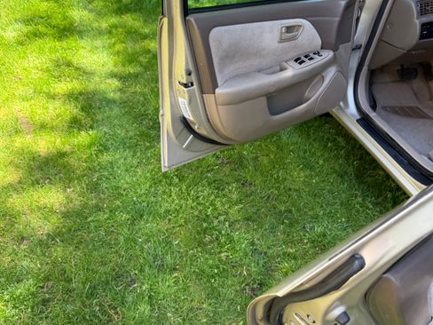 Used 2001 Toyota Camry LE FWD image 11