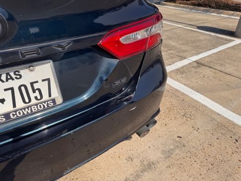 Used 2020 Toyota Camry SE image 16