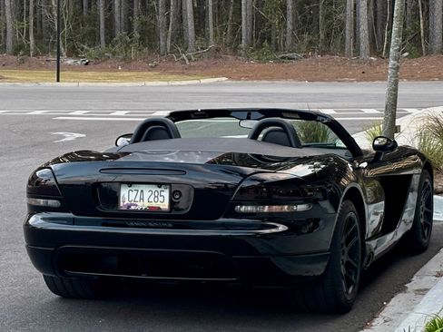 Used 2004 Dodge Viper SRT-10 image 2