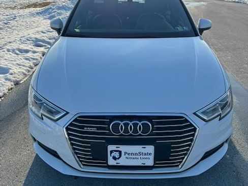 Used 2017 Audi A3 e-tron Premium image 2