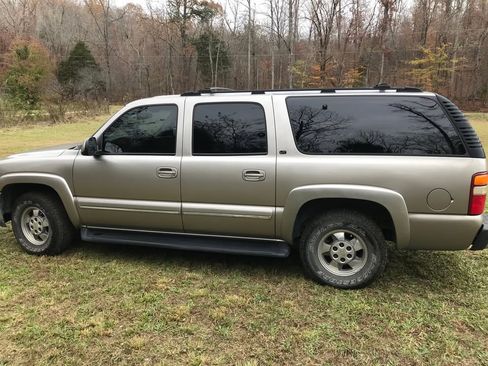 Used 2001 Chevrolet Suburban LT w/ LT Preferred Equipment Group image 2