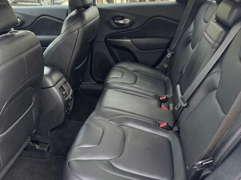 Used 2019 Jeep Cherokee Limited FWD image 12