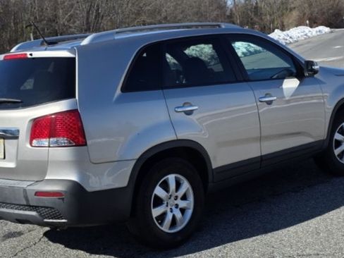 Used 2013 Kia Sorento LX w/ Convenience Pkg image 5