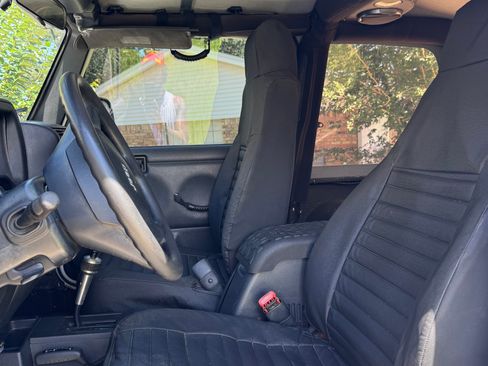 Used 2005 Jeep Wrangler X AWD/4WD image 8