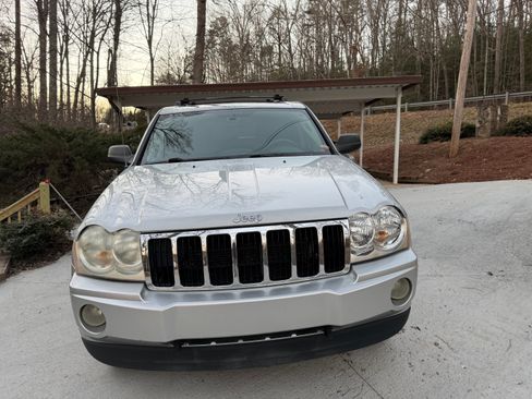 Used 2006 Jeep Grand Cherokee Limited image 2
