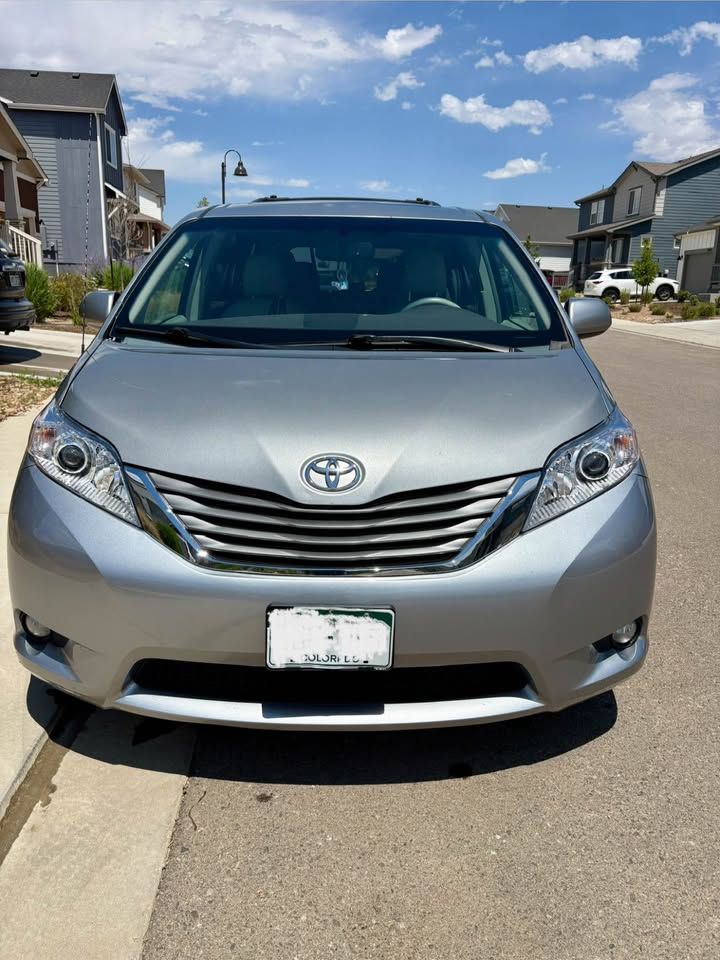 Used 2013 Toyota Sienna XLE FWD image 6