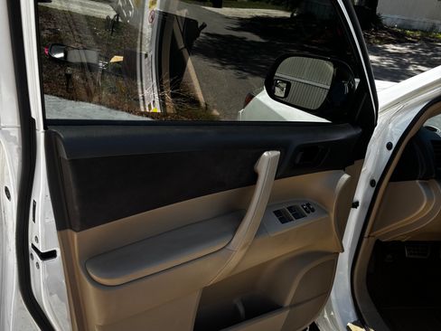Used 2010 Toyota Highlander 2WD image 5