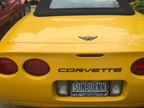 Used 2004 Chevrolet Corvette Convertible w/ Preferred Equipment Group image 8