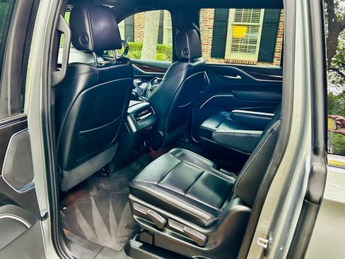 Used 2023 Cadillac Escalade ESV Luxury RWD image 24