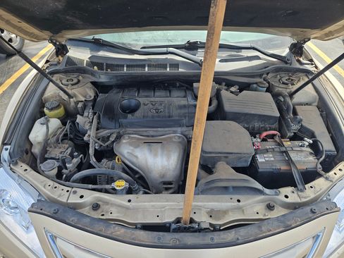 Used 2011 Toyota Camry LE image 16