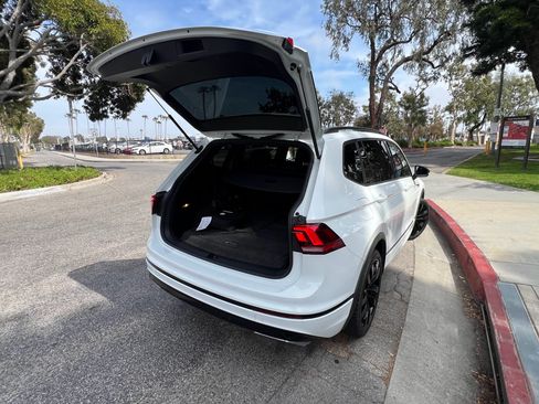 Used 2020 Volkswagen Tiguan SE R-Line image 9
