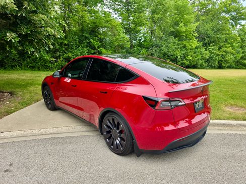 Used 2022 Tesla Model Y Performance AWD/4WD image 9