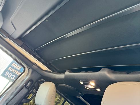 Used 2023 Jeep Wrangler Unlimited Sahara image 16