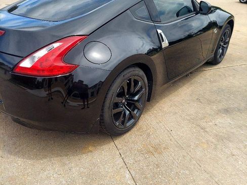 Used 2017 Nissan 370Z Coupe RWD image 10